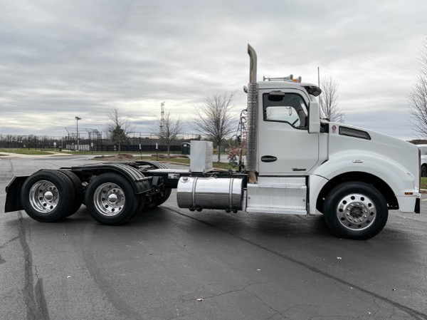 Used 2015 Kenworth T880 Day Cab Cummins ISX15 10-Speed Manual for sale Sold at Chicago Motor Cars in West Chicago IL 60185 4