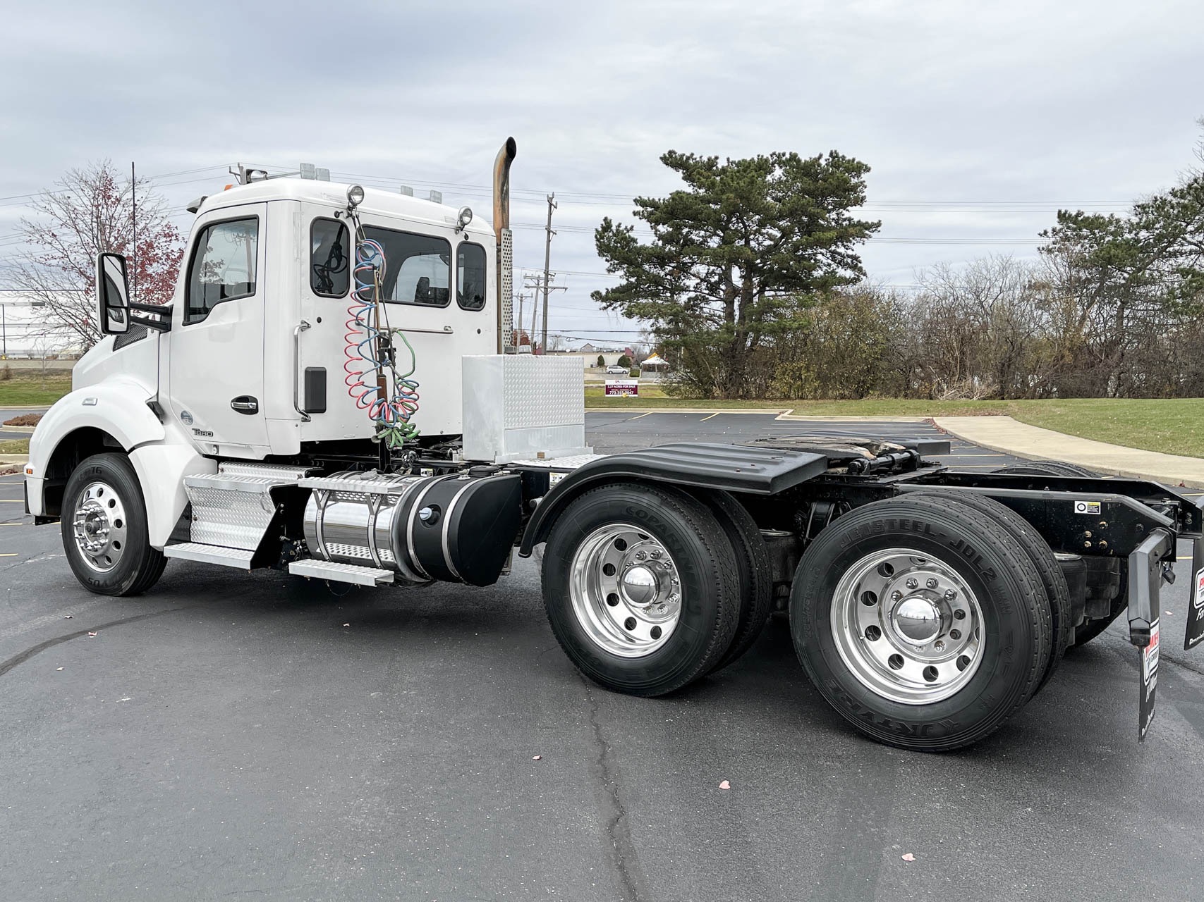 Used-2015-Kenworth-T880-Day-Cab-Cummins-ISX15-10-Speed-Manual