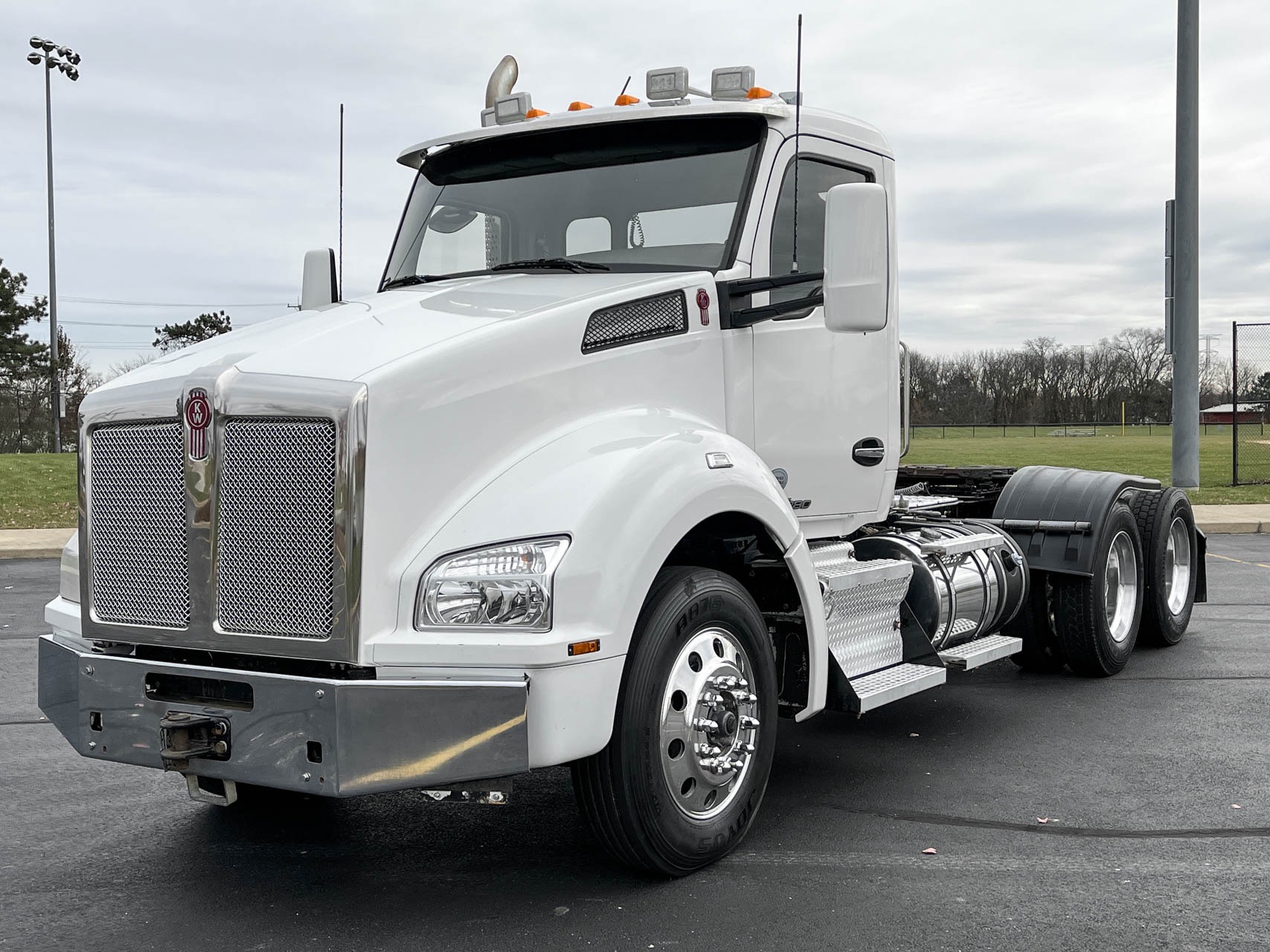 Used 2015 Kenworth T880 Day Cab Cummins ISX15 10-Speed Manual for sale Sold at Chicago Motor Cars in West Chicago IL 60185 1