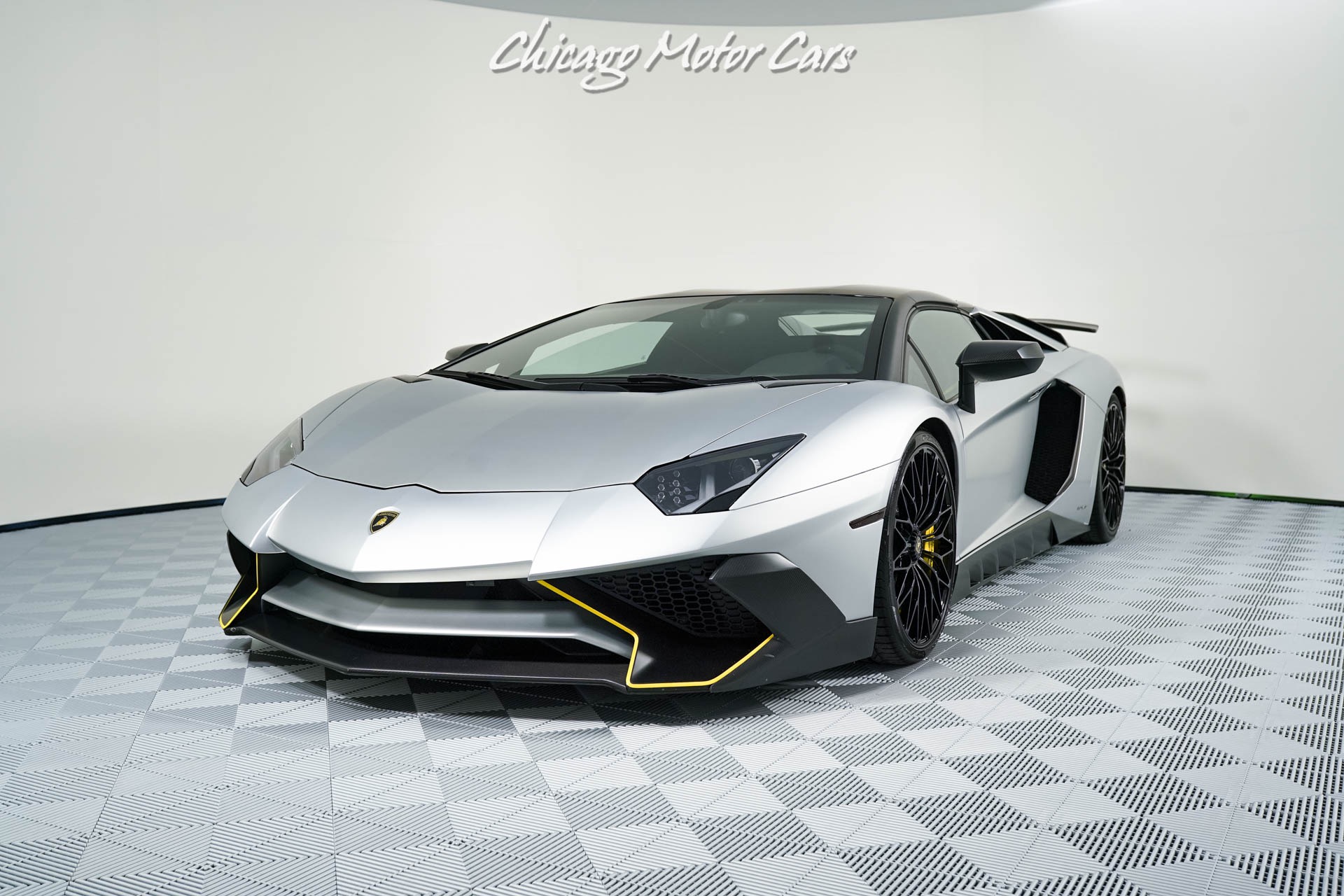 Used-2017-Lamborghini-Aventador-LP750-4-SV-Roadster-Ad-Personam-Serviced-Carbon-Fiber-LOADED