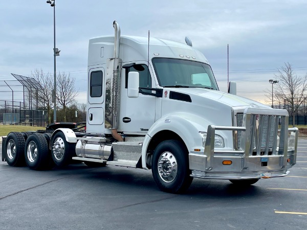 Used 2015 Kenworth T880 Sleeper - CAT C15 - 550 HP - 18 Speed Manual for sale Sold at Chicago Motor Cars in West Chicago IL 60185 3