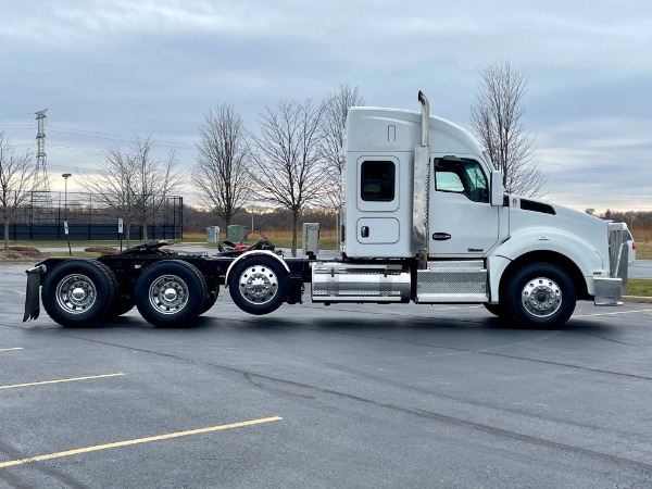 Used 2015 Kenworth T880 Sleeper - CAT C15 - 550 HP - 18 Speed Manual for sale Sold at Chicago Motor Cars in West Chicago IL 60185 4