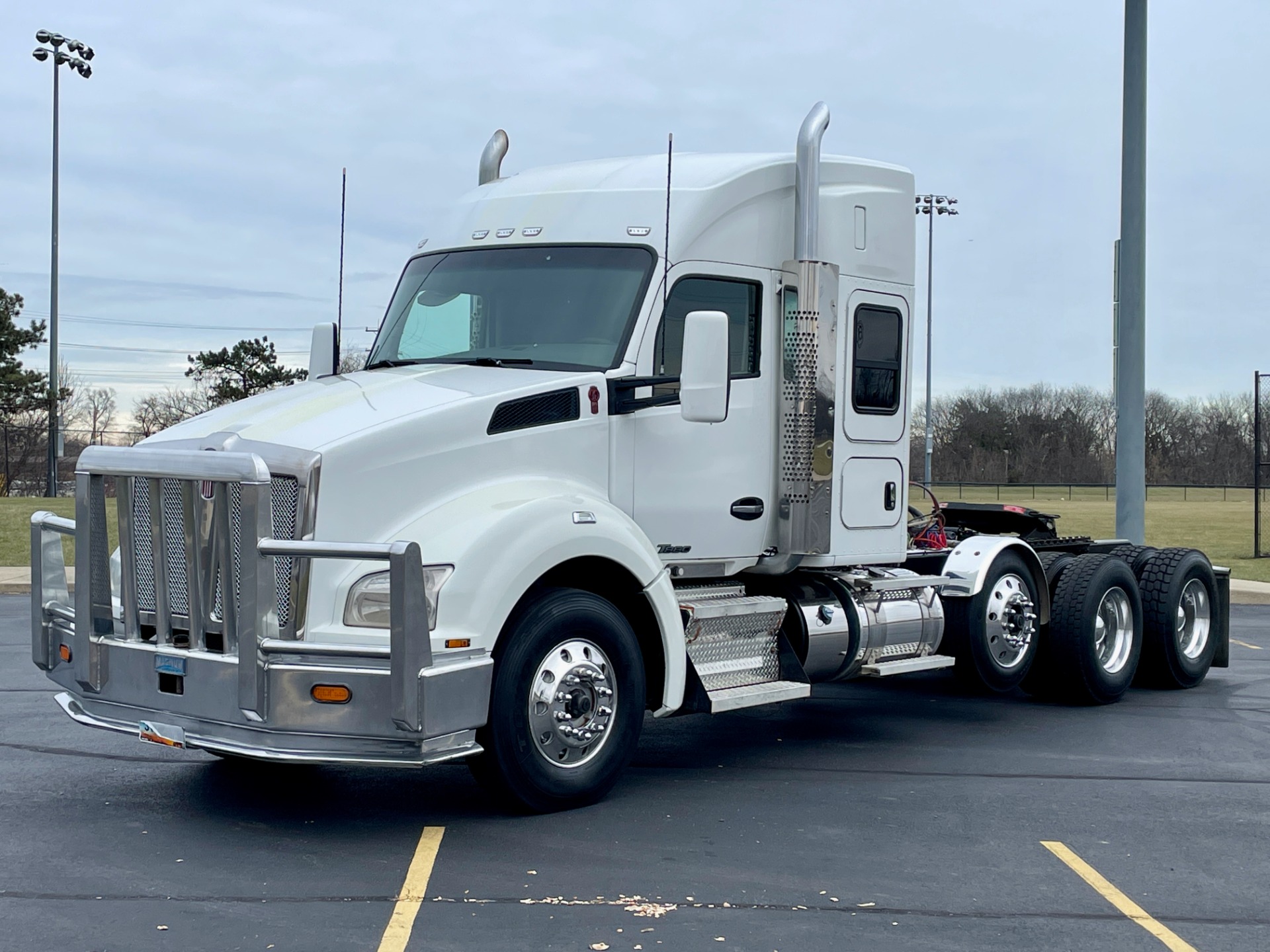 Used 2015 Kenworth T880 Sleeper - CAT C15 - 550 HP - 18 Speed Manual for sale Sold at Chicago Motor Cars in West Chicago IL 60185 1