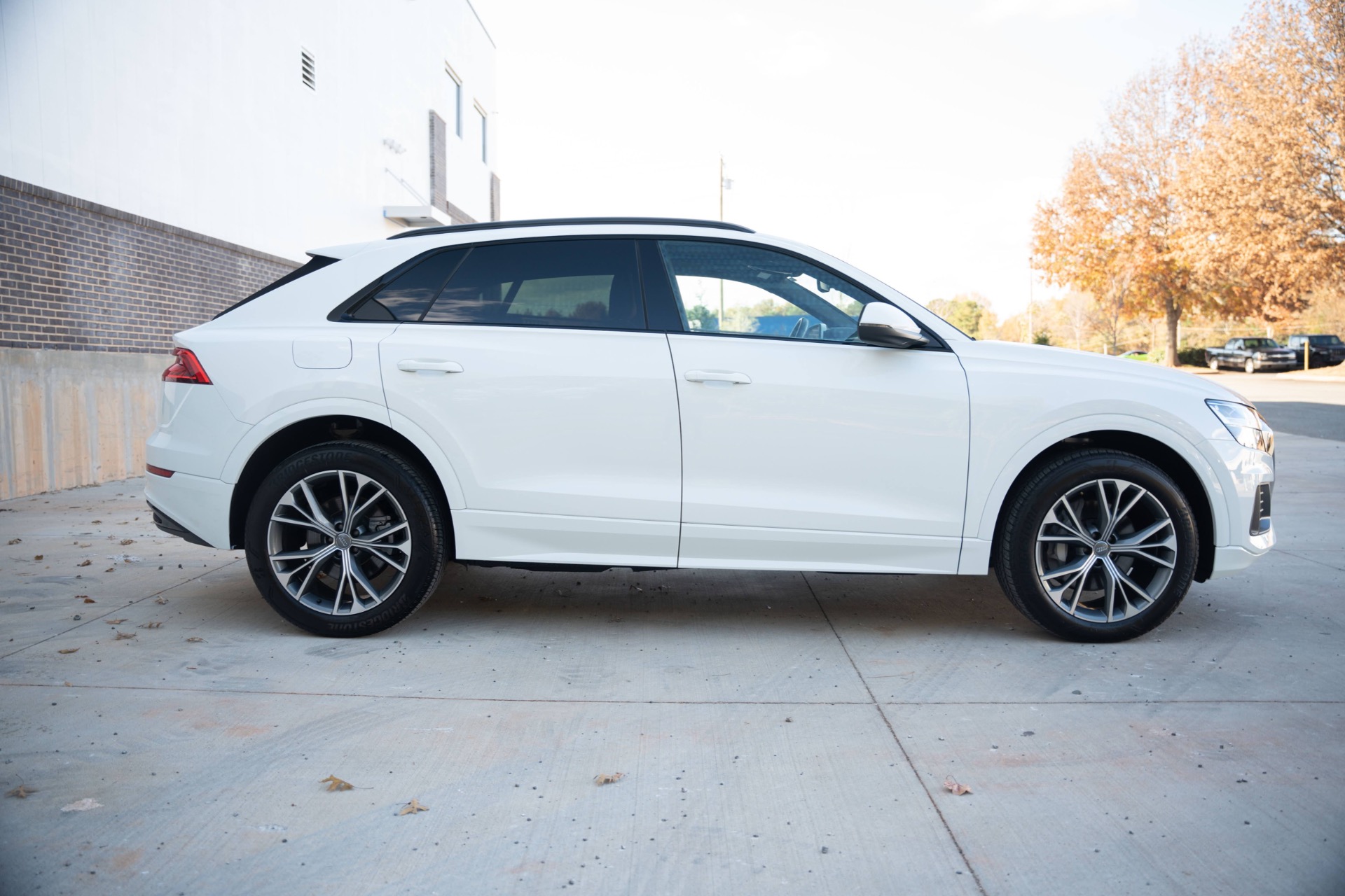 Used-2020-Audi-Q8-30T-quattro-Premium-SUV-AWD-White-Navigation-LOADED-Perfect