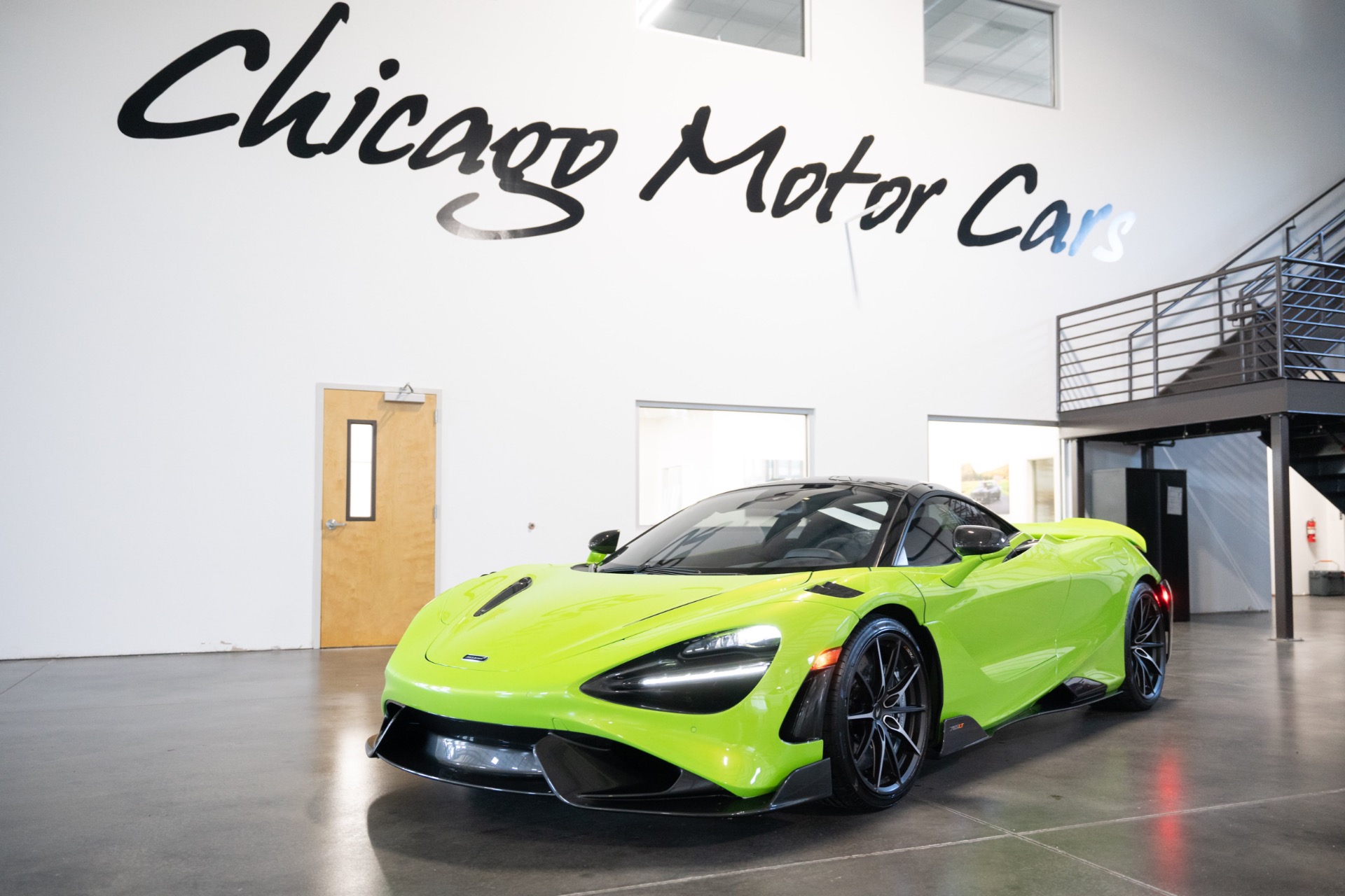 Used-2021-McLaren-765LT-Coupe-Only-1700-Miles-Napier-Green-LOADED-Serviced-Perfect