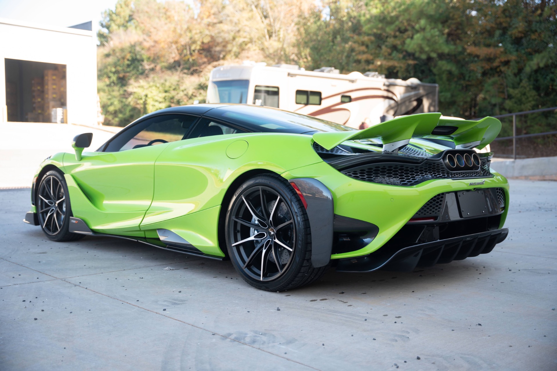 Used-2021-McLaren-765LT-Coupe-Only-1700-Miles-Napier-Green-LOADED-Serviced-Perfect