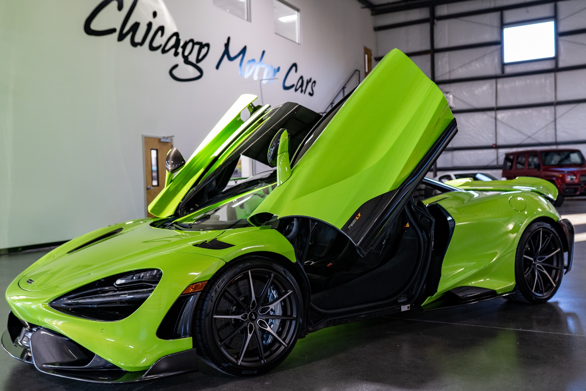 Used-2021-McLaren-765LT-Coupe-Only-1700-Miles-Napier-Green-LOADED-Serviced-Perfect