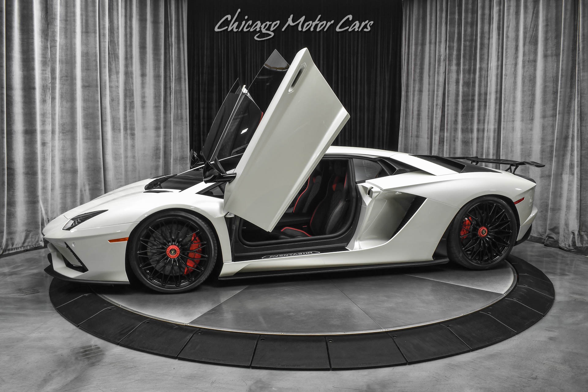 Used-2018-Lamborghini-Aventador-LP740-4-S-RARE-Balloon-White-Pearl-Effect-TONS-of-Carbon-FULL-PPF-LOADED