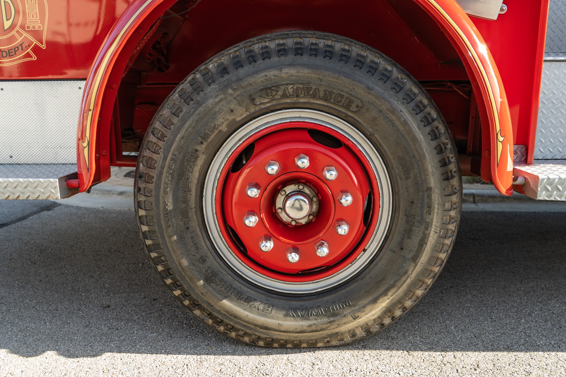 Used-1963-AMERICAN-LAFRANCE-28-FIRETRUCK-Detroit-Diesel-Serviced-New-Tires-Custom-Flame-Thrower