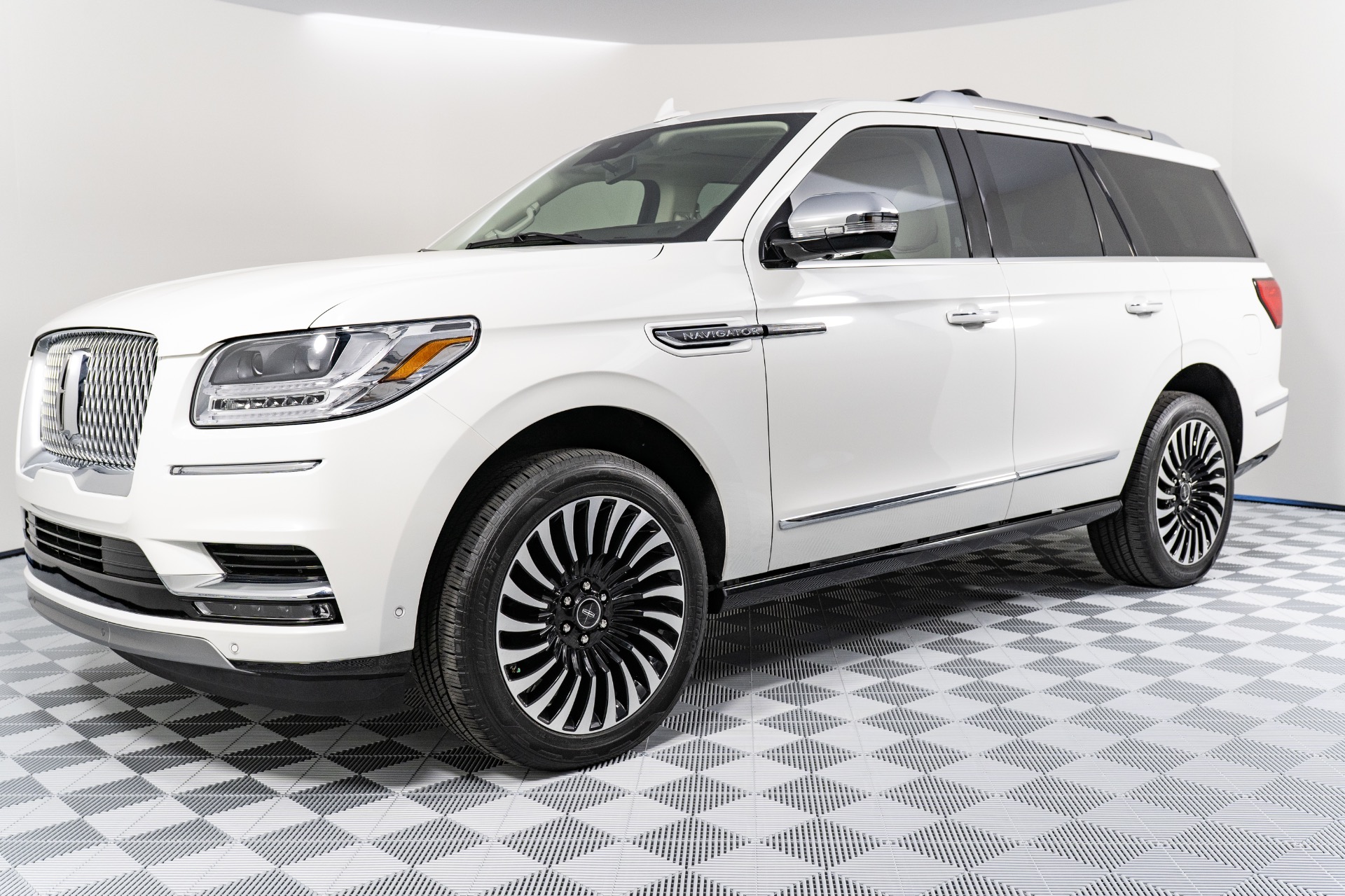 Used-2021-Lincoln-Navigator-Black-Label-SUV-Low-Miles-Pano-Roof-Adaptive-Cruise-Loaded-Only-400-Miles