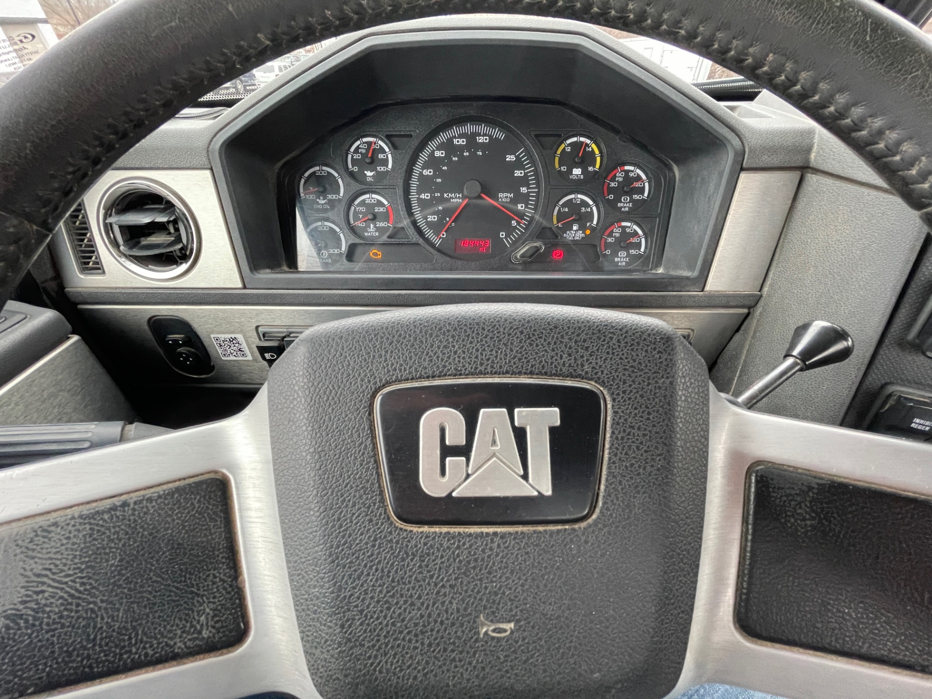 Used-2013-Caterpillar-CT660-Day-Cab---CAT-CT-15---500-Horsepower---18-Speed-Manual