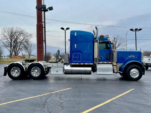 Used 2016 Peterbilt 389 Sleeper - Cummins ISX - 600 HP - 18 Speed Manual - ONLY 160K MILES! for sale Sold at Chicago Motor Cars in West Chicago IL 60185 4