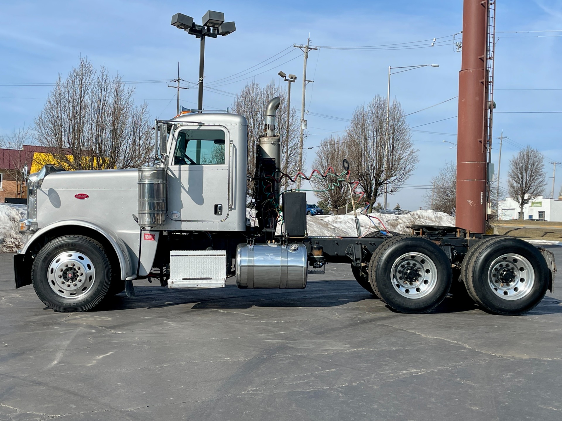 Used-2010-Peterbilt-388-Day-Cab---Cummins-ISX---500-HP---13-Speed---Wet-Kit