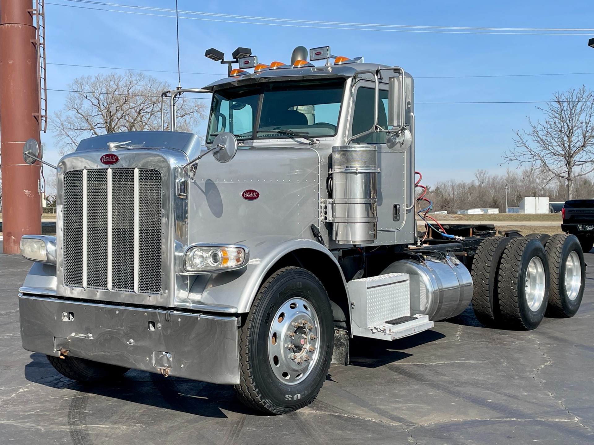 Used-2010-Peterbilt-388-Day-Cab---Cummins-ISX---500-HP---13-Speed---Wet-Kit