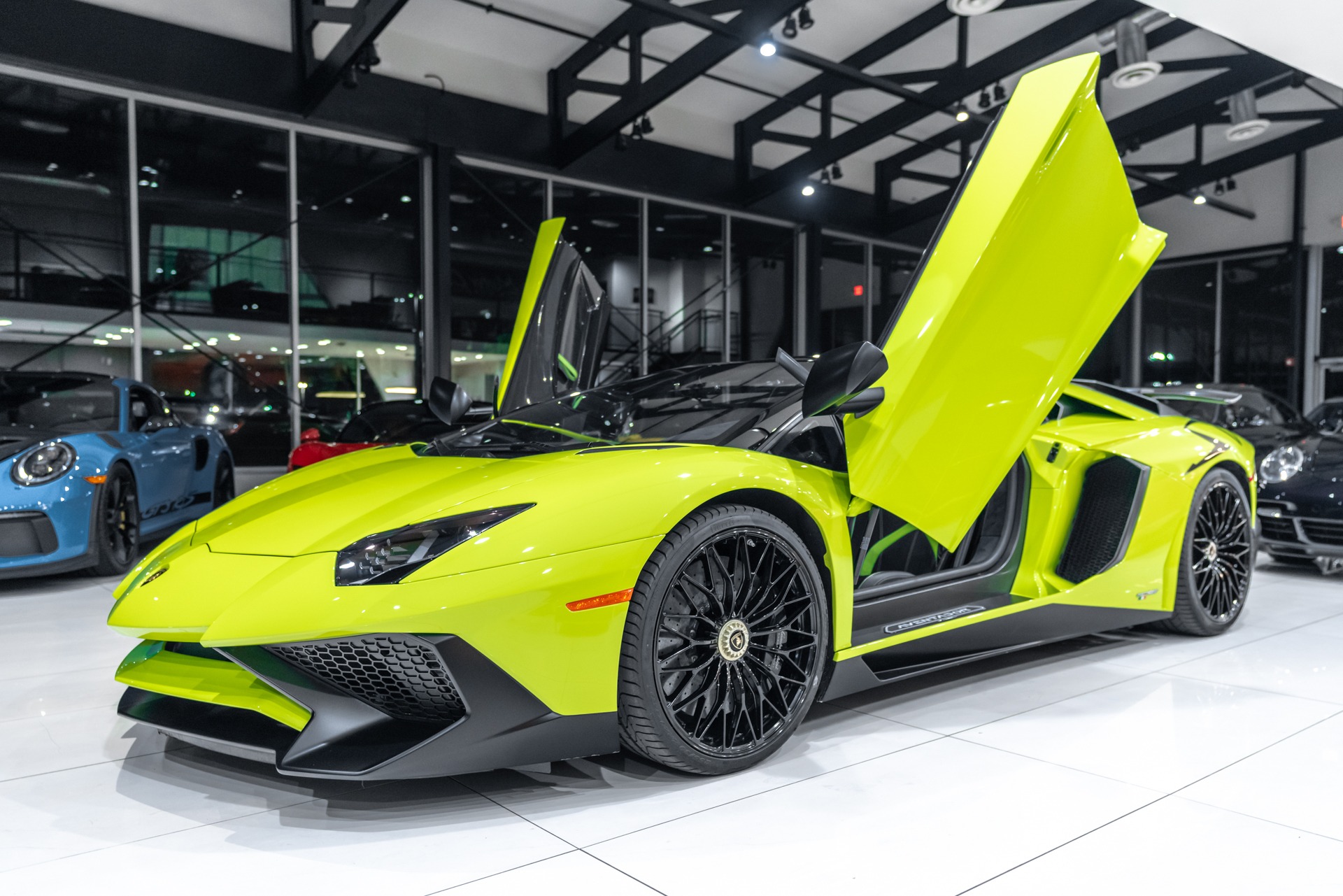 Used-2016-Lamborghini-Aventador-SV-Roadster-LP750-4-RARE-1-of-2-Verde-Scandal-in-the-US-LOADED-Carbon-Fiber