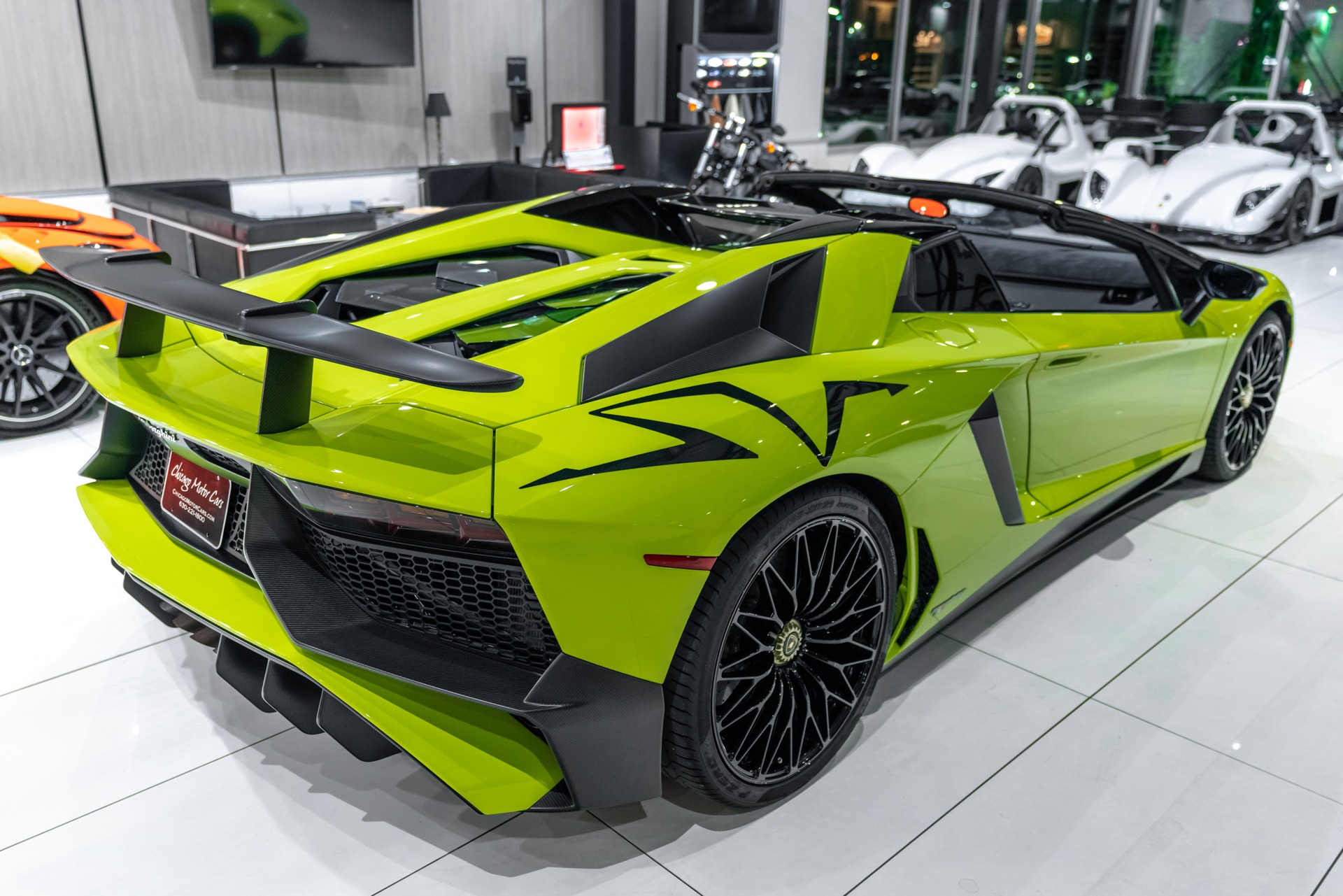 Used-2016-Lamborghini-Aventador-SV-Roadster-LP750-4-RARE-1-of-2-Verde-Scandal-in-the-US-LOADED-Carbon-Fiber