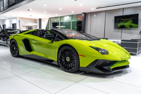 Used-2016-Lamborghini-Aventador-SV-Roadster-LP750-4-RARE-1-of-2-Verde-Scandal-in-the-US-LOADED-Carbon-Fiber