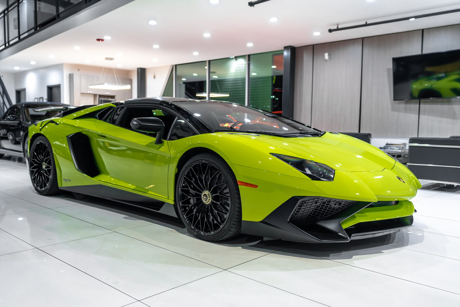 Used-2016-Lamborghini-Aventador-SV-Roadster-LP750-4-RARE-1-of-2-Verde-Scandal-in-the-US-LOADED-Carbon-Fiber