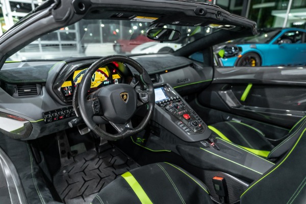 Used-2016-Lamborghini-Aventador-SV-Roadster-LP750-4-RARE-1-of-2-Verde-Scandal-in-the-US-LOADED-Carbon-Fiber