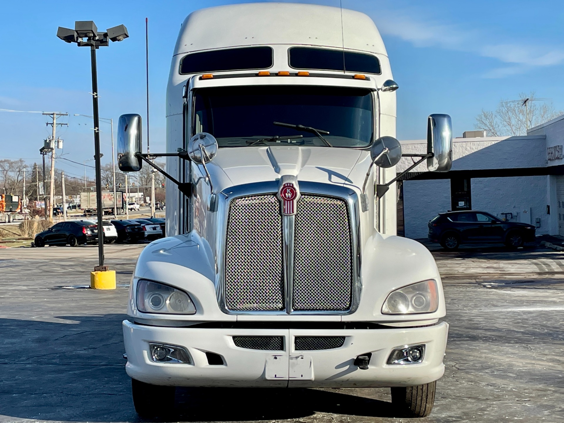 Used-2013-Kenworth-T660-AeroCab-Sleeper---Cummins-ISX---500-Horsepower---13-Speed-Manual