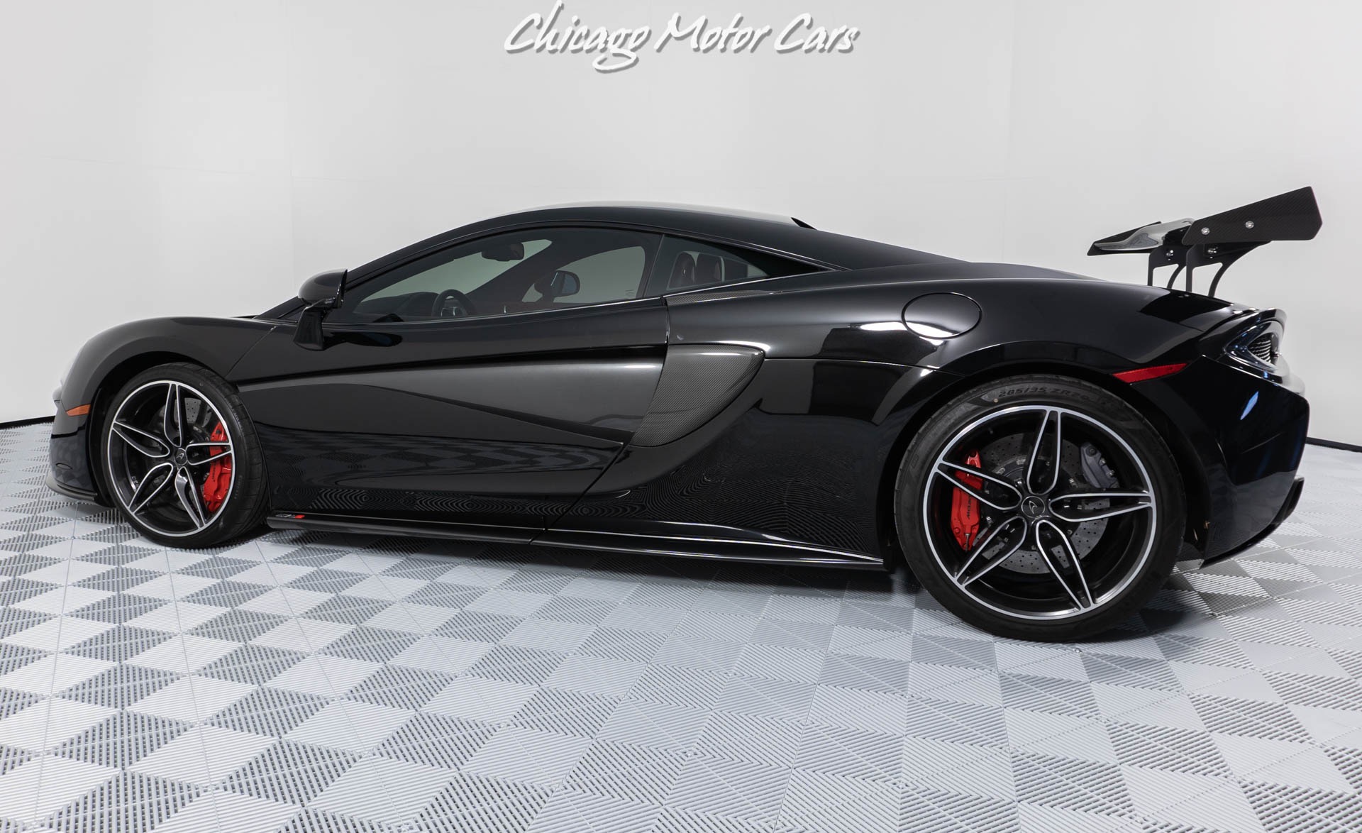 Used-2017-McLaren-570S-Coupe-Onyx-Black-Highly-Equipped-Tons-of-Carbon-Fiber