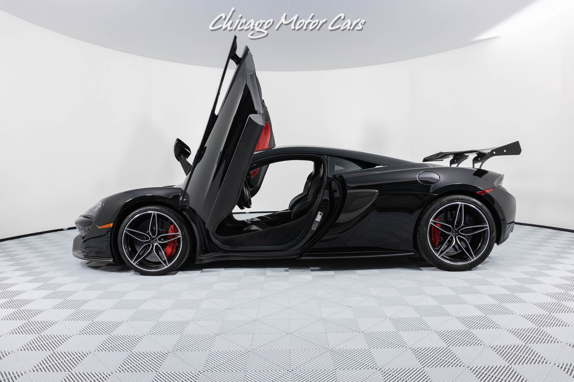 Used-2017-McLaren-570S-Coupe-Onyx-Black-Highly-Equipped-Tons-of-Carbon-Fiber