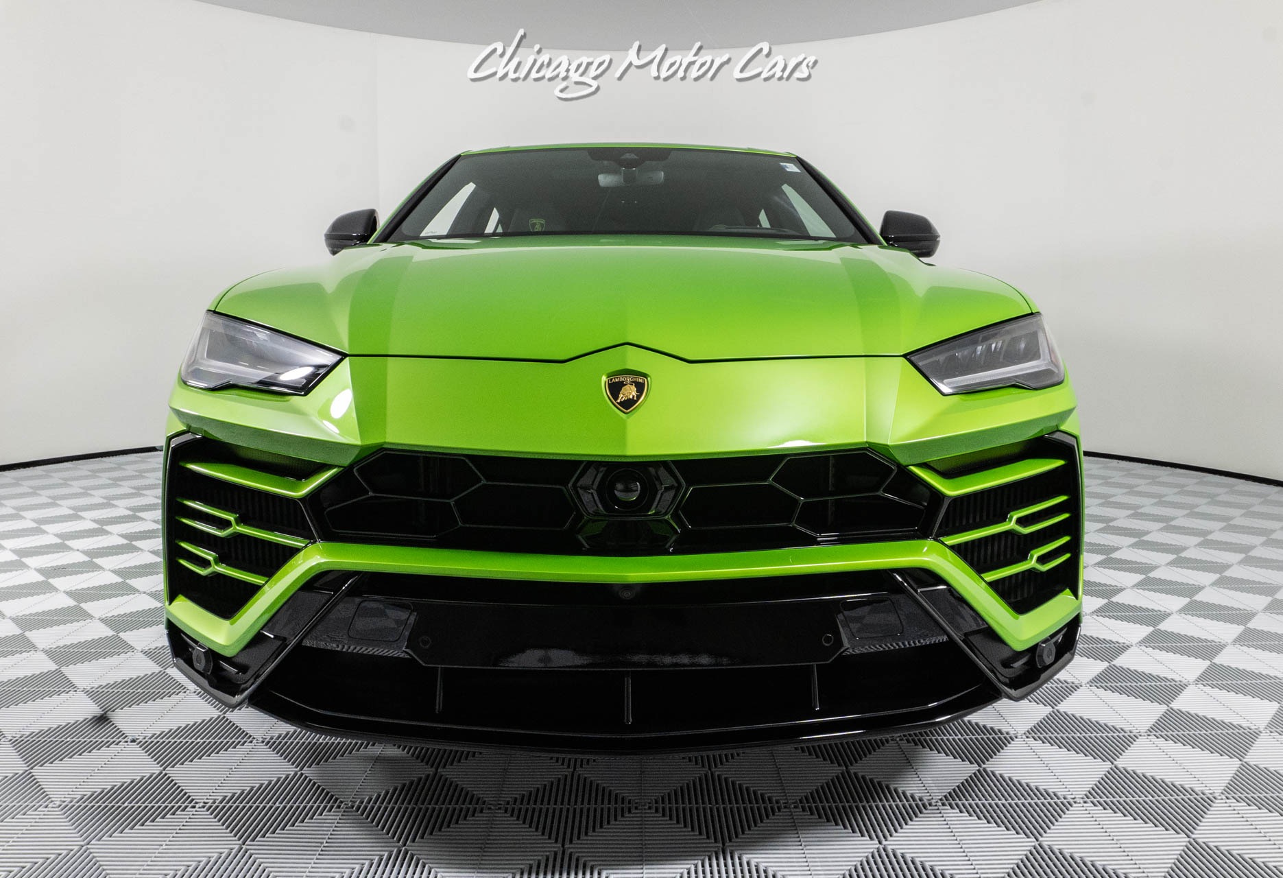 Used-2021-Lamborghini-Urus-SUV-Super-RARE-Verde-Selvans-Paint-Ad-Personam-B-O-3D-Sound-LOADED