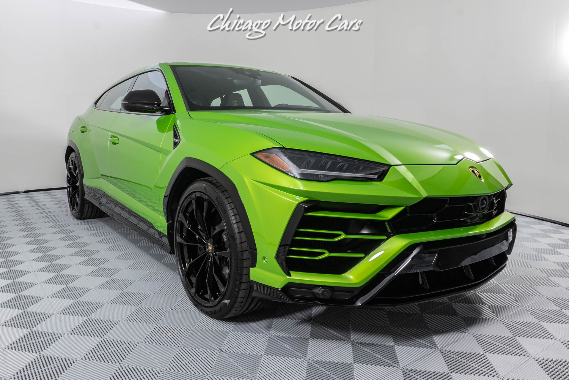 Used-2021-Lamborghini-Urus-SUV-Super-RARE-Verde-Selvans-Paint-Ad-Personam-B-O-3D-Sound-LOADED