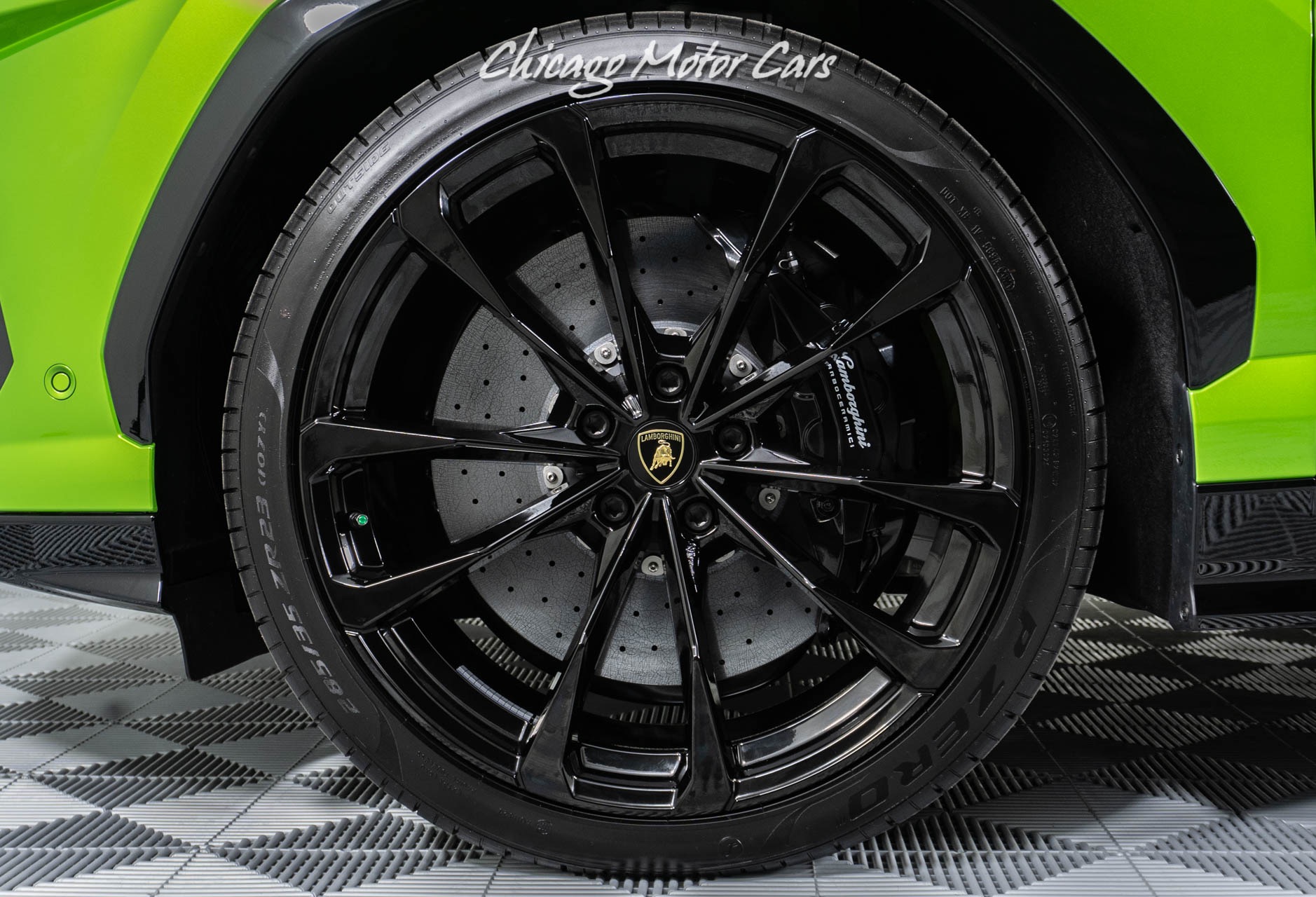 Used-2021-Lamborghini-Urus-SUV-Super-RARE-Verde-Selvans-Paint-Ad-Personam-B-O-3D-Sound-LOADED