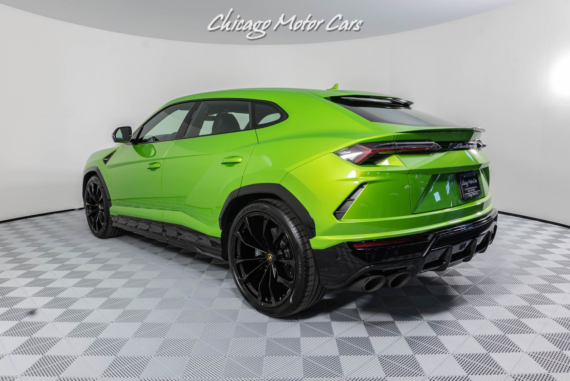 Used-2021-Lamborghini-Urus-SUV-Super-RARE-Verde-Selvans-Paint-Ad-Personam-B-O-3D-Sound-LOADED