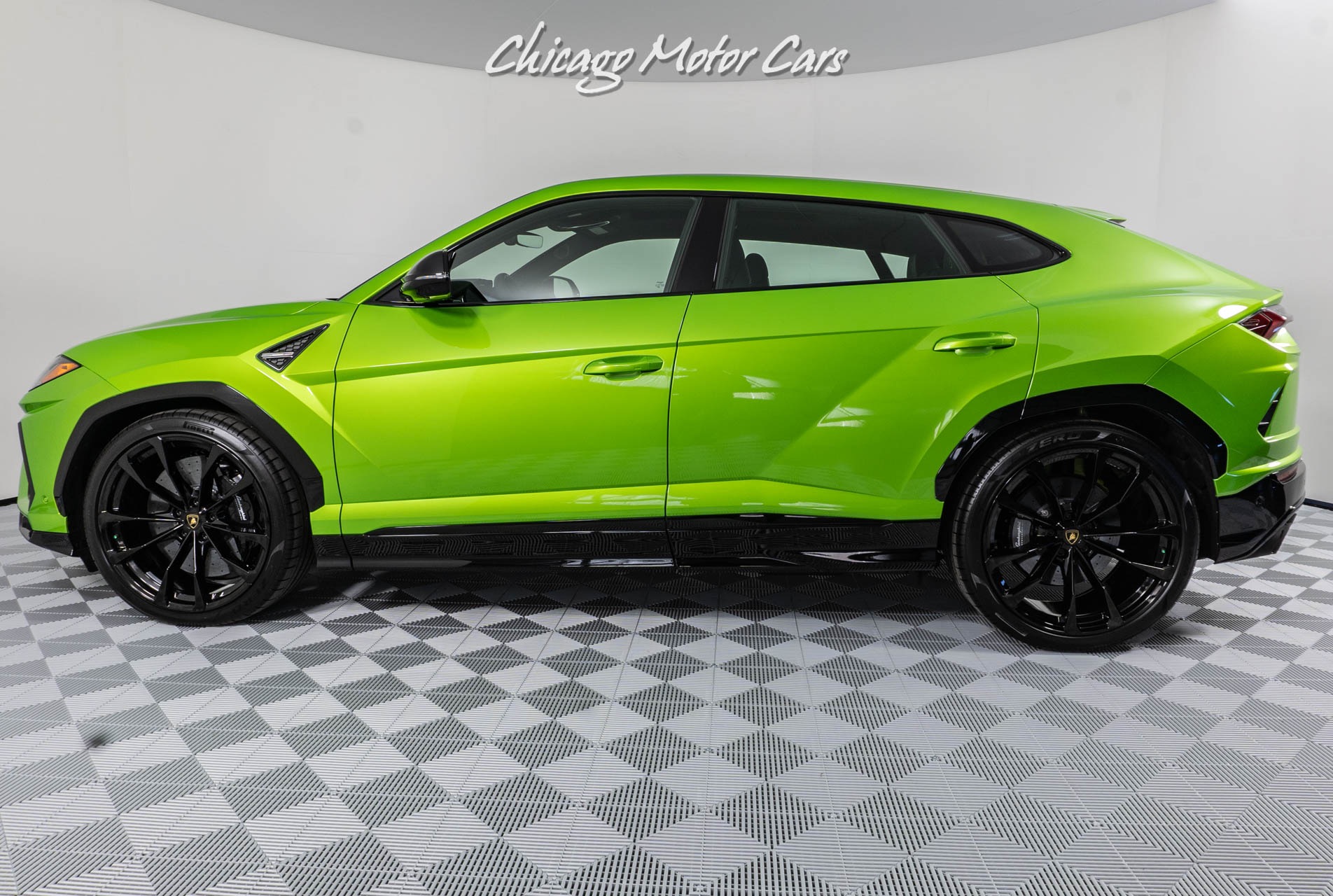 Used-2021-Lamborghini-Urus-SUV-Super-RARE-Verde-Selvans-Paint-Ad-Personam-B-O-3D-Sound-LOADED