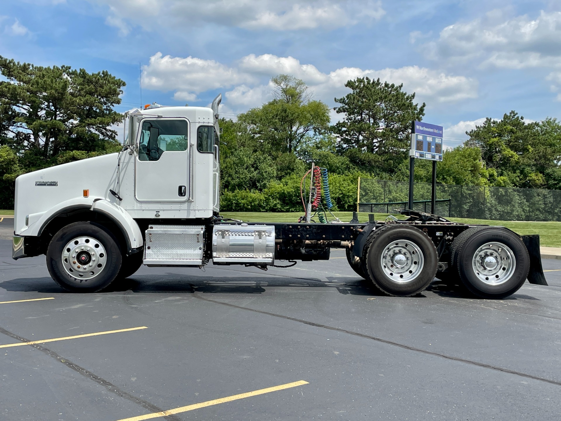 Used-2016-Kenworth-T800-Day-Cab---Cummins-ISX15---450-HP---Automatic---Double-Lockers---46K-Rears
