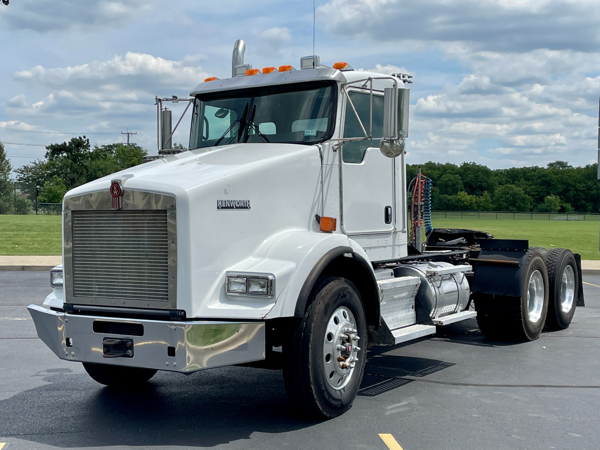 Used 2016 Kenworth T800 Day Cab - Cummins ISX15 - 450 HP - Automatic - Double Lockers - 46K Rears for sale Sold at Chicago Motor Cars in West Chicago IL 60185 1