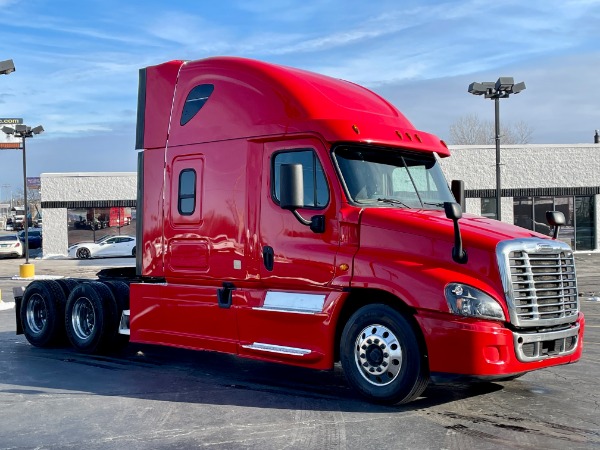 Used 2016 Freightliner Cascadia 125 Evolution Sleeper - Cummins ISX 450 HP - 10 Speed Manual for sale Sold at Chicago Motor Cars in West Chicago IL 60185 3