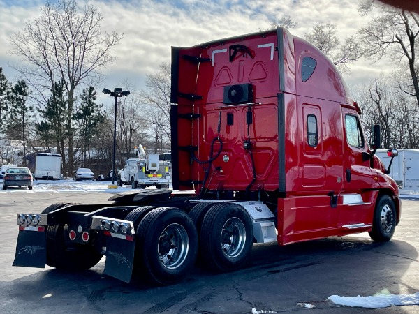 Used 2016 Freightliner Cascadia 125 Evolution Sleeper - Cummins ISX 450 HP - 10 Speed Manual for sale Sold at Chicago Motor Cars in West Chicago IL 60185 5