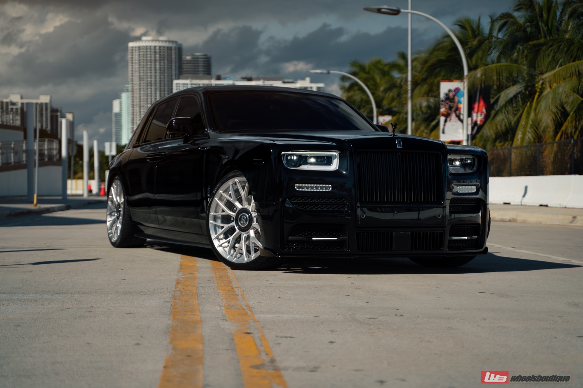 Used-2021-Rolls-Royce-Phantom-Mansory-Package-Carbon-Fiber-Anrky-Wheels-LOADED-Starlight-Headliner