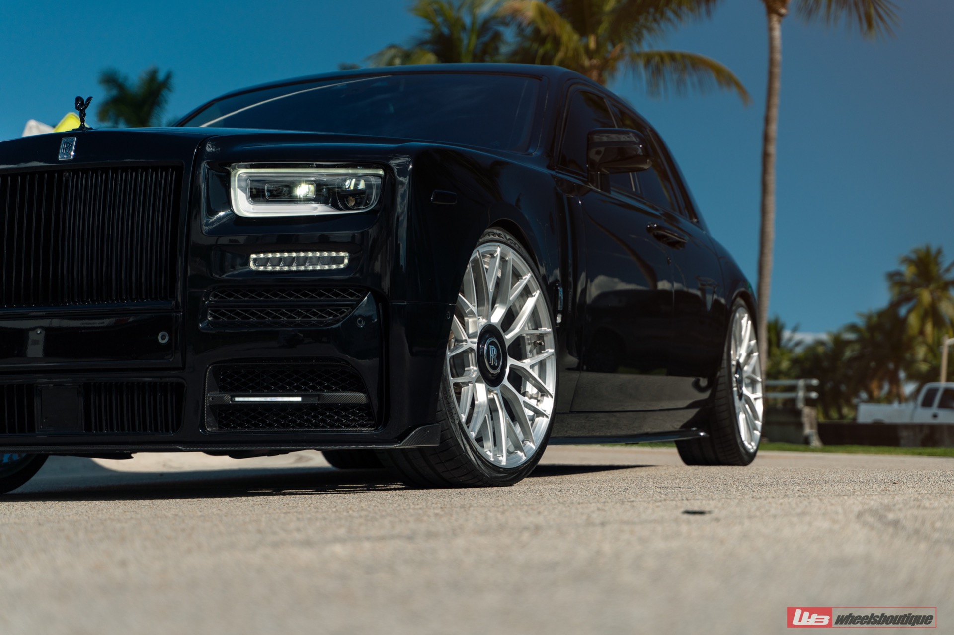 Used-2021-Rolls-Royce-Phantom-Mansory-Package-Carbon-Fiber-Anrky-Wheels-LOADED-Starlight-Headliner