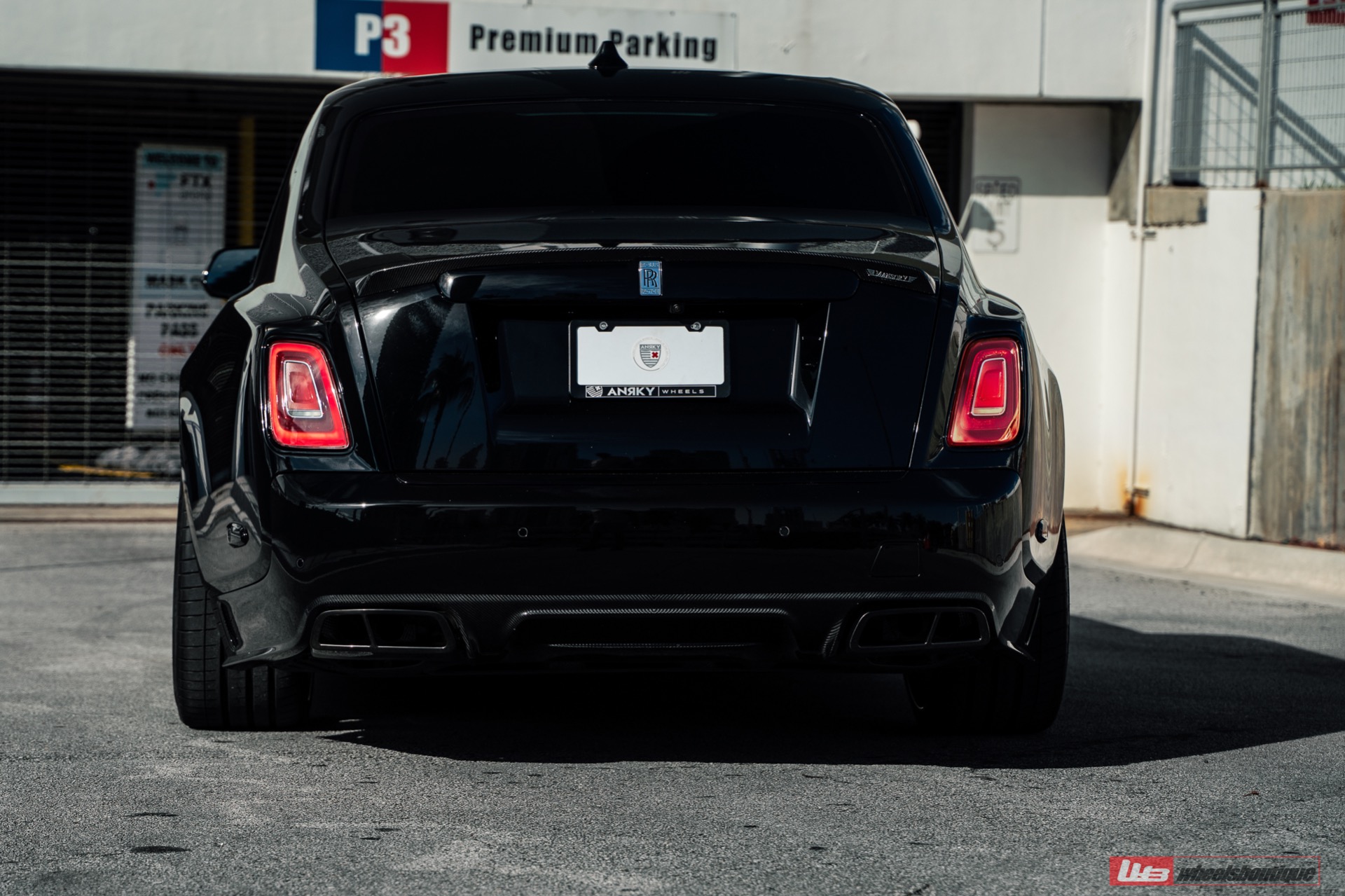 Used-2021-Rolls-Royce-Phantom-Mansory-Package-Carbon-Fiber-Anrky-Wheels-LOADED-Starlight-Headliner