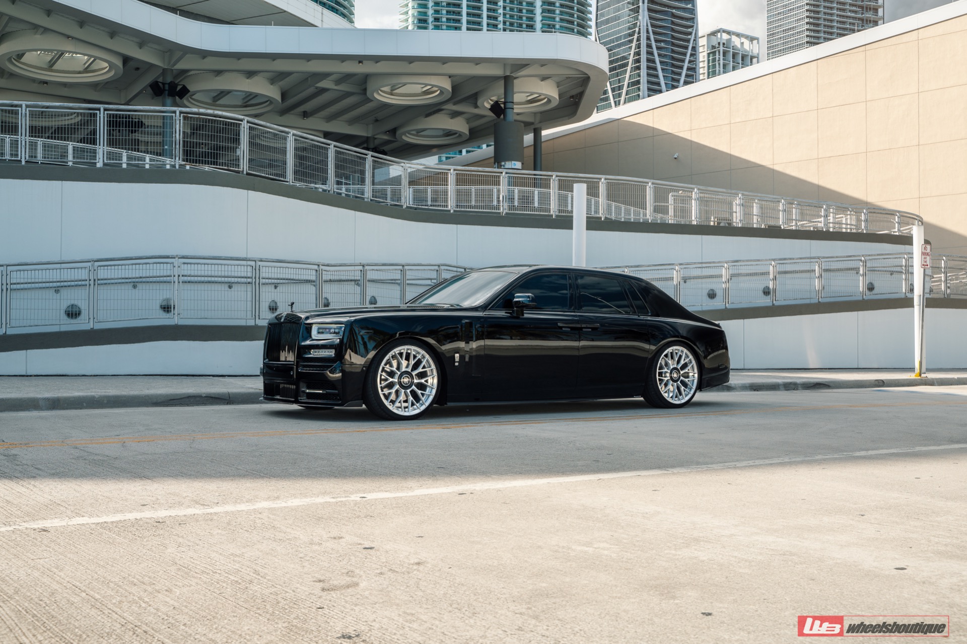 Used-2021-Rolls-Royce-Phantom-Mansory-Package-Carbon-Fiber-Anrky-Wheels-LOADED-Starlight-Headliner