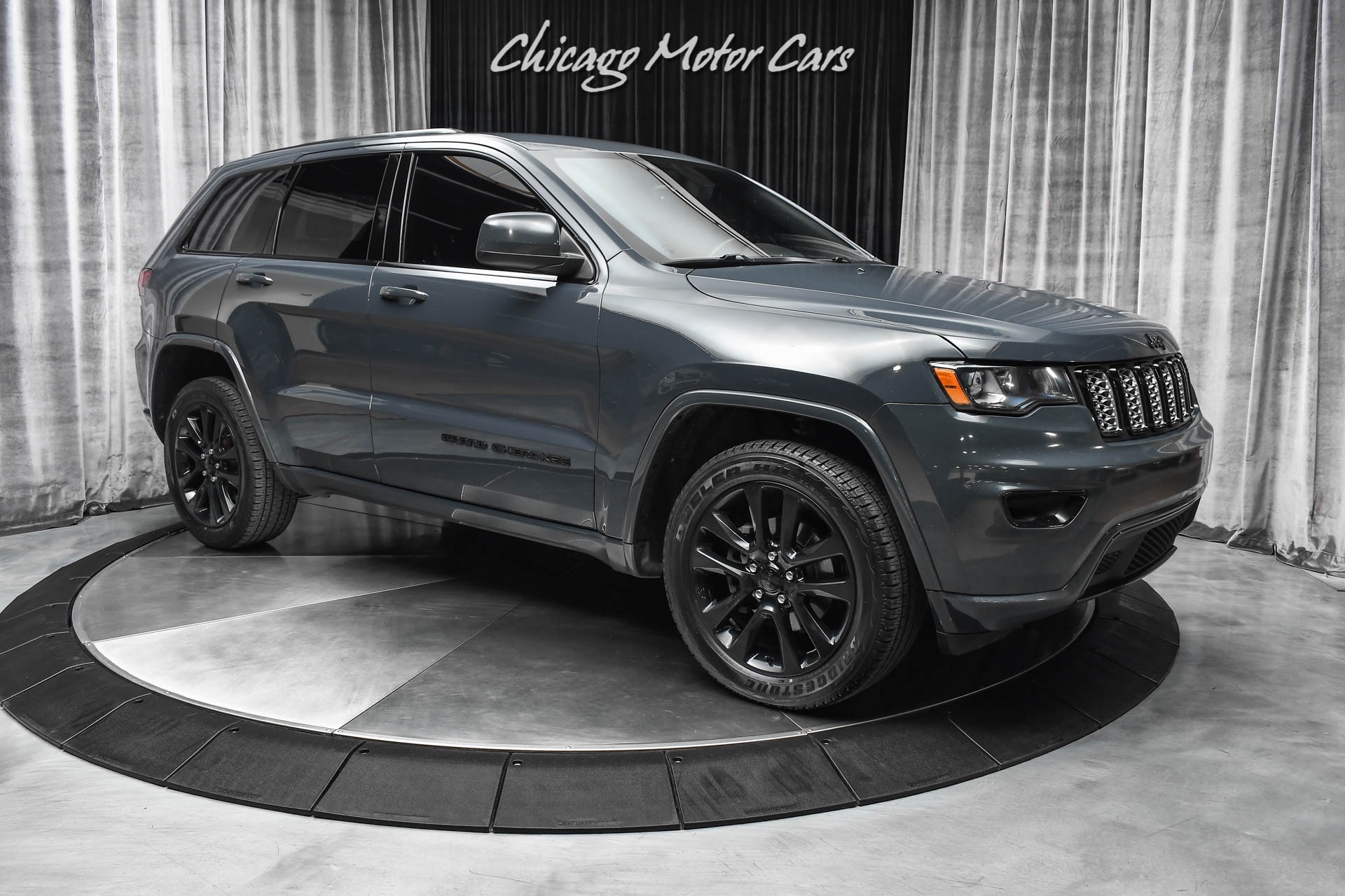 Used-2017-Jeep-Grand-Cherokee-Altitude-SUV-RARE-Rhino-Grey-Paint-UConnect-84-Display-20inch-Wheels