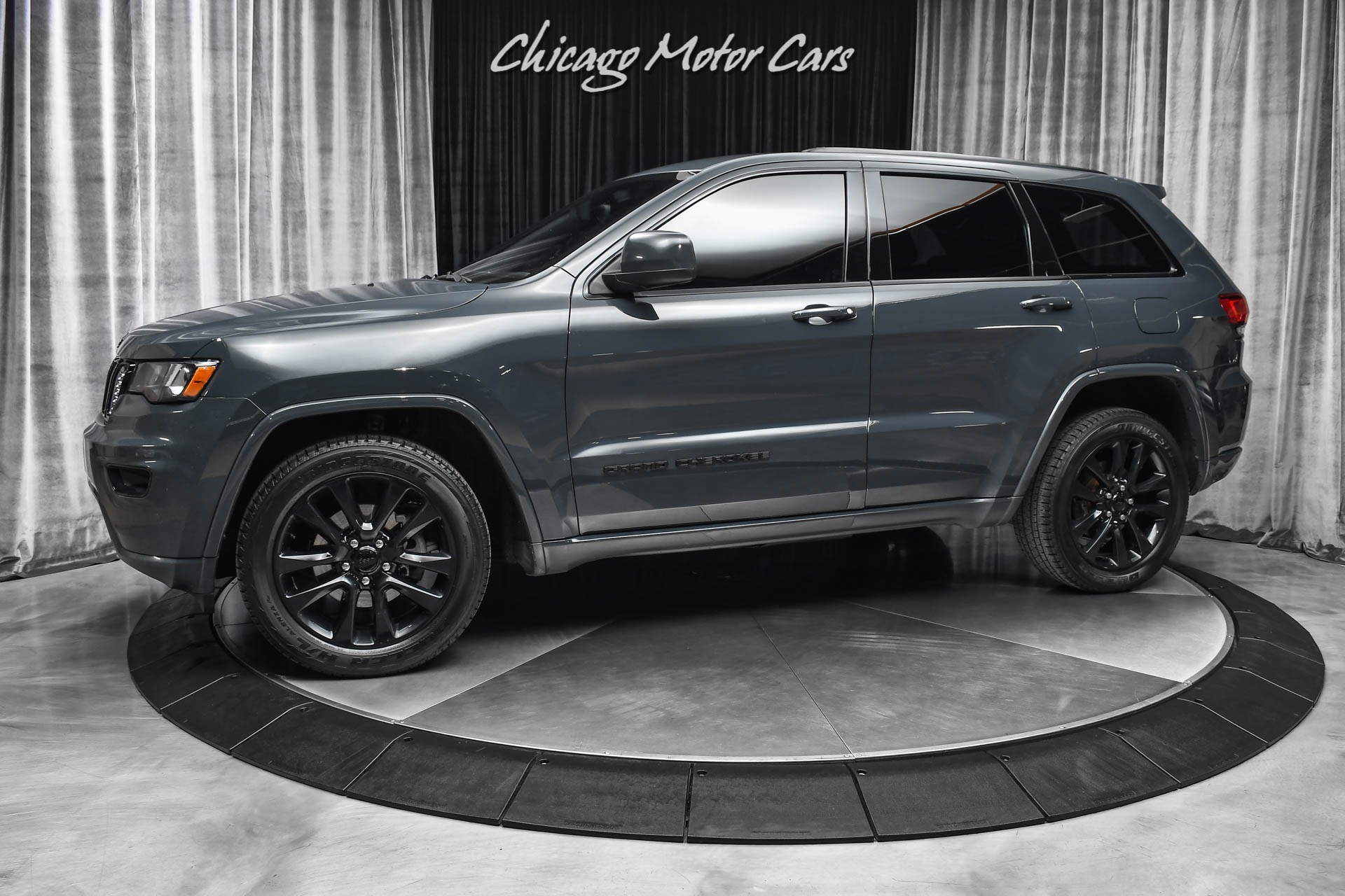 Used-2017-Jeep-Grand-Cherokee-Altitude-SUV-RARE-Rhino-Grey-Paint-UConnect-84-Display-20inch-Wheels