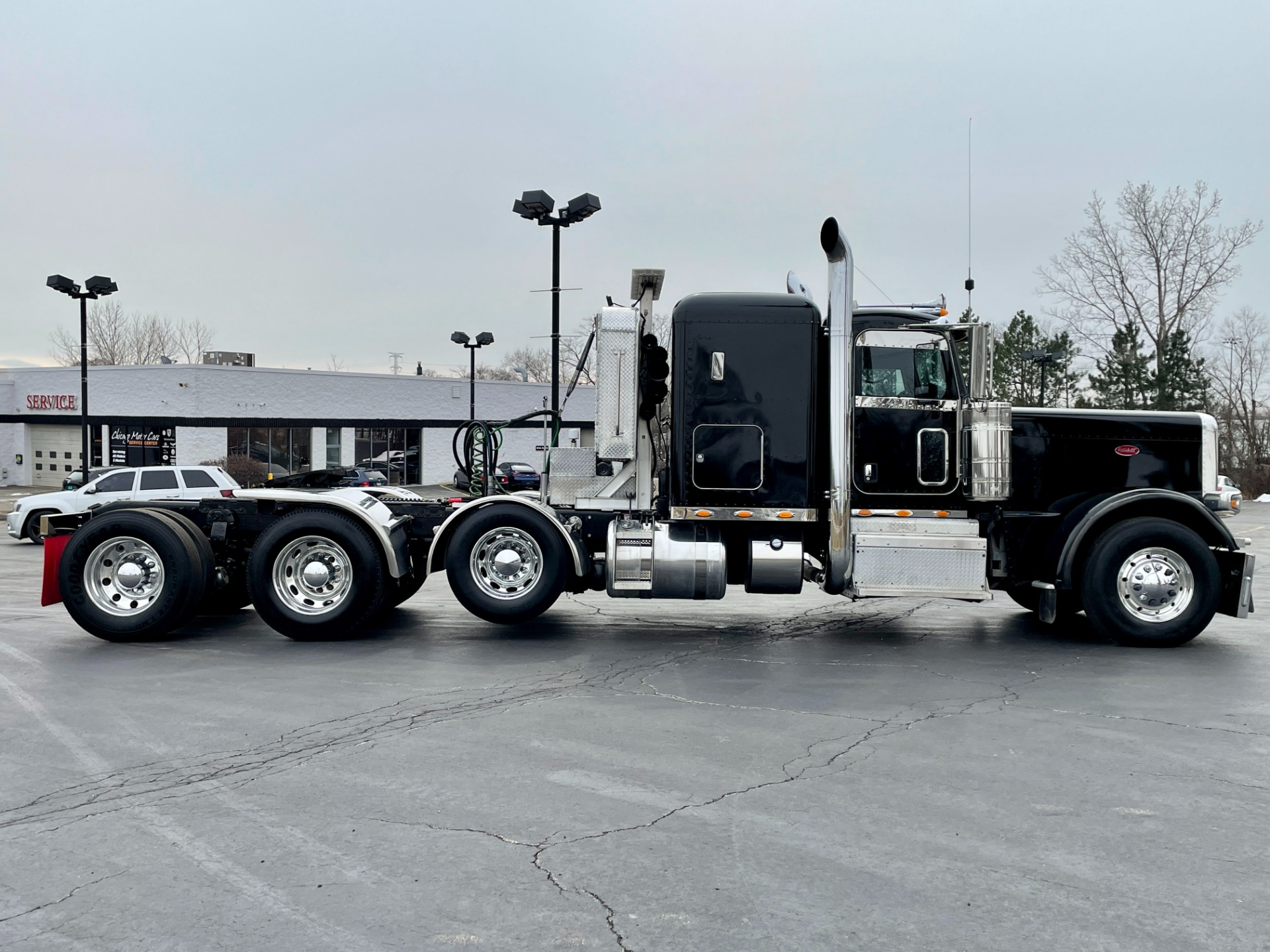 Used-2012-Peterbilt-389-Sleeper-TRI-AXLE-Heavy-Haul---Cummins-ISX15---550-Horsepower---18-Speed---W