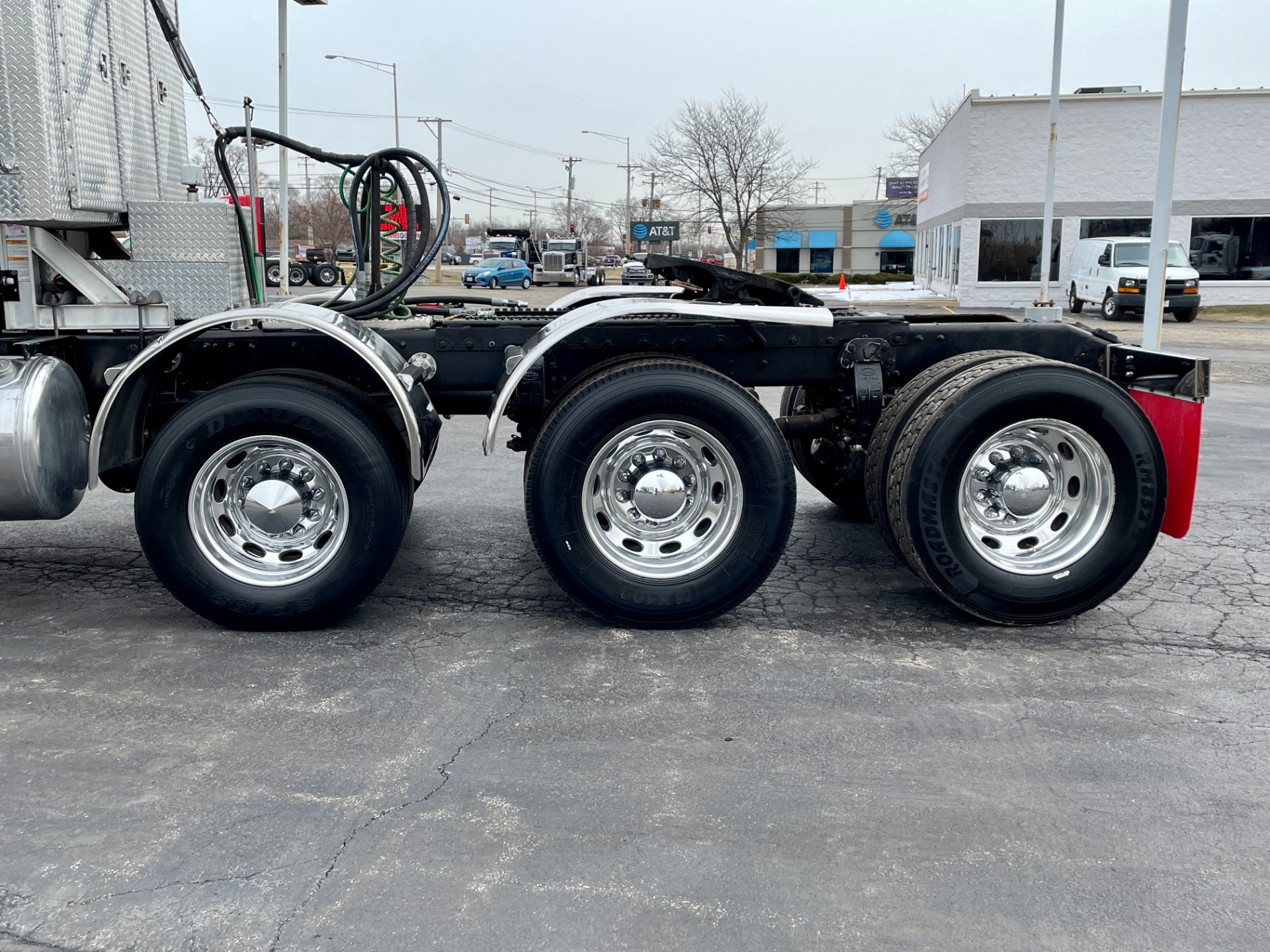 Used-2012-Peterbilt-389-Sleeper-TRI-AXLE-Heavy-Haul---Cummins-ISX15---550-Horsepower---18-Speed---W