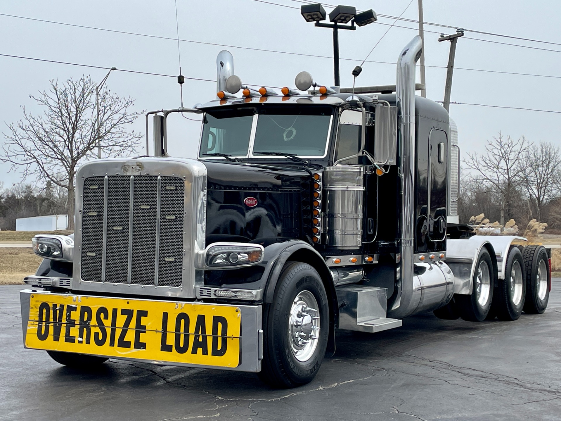 Used-2012-Peterbilt-389-Sleeper-TRI-AXLE-Heavy-Haul---Cummins-ISX15---550-Horsepower---18-Speed---W