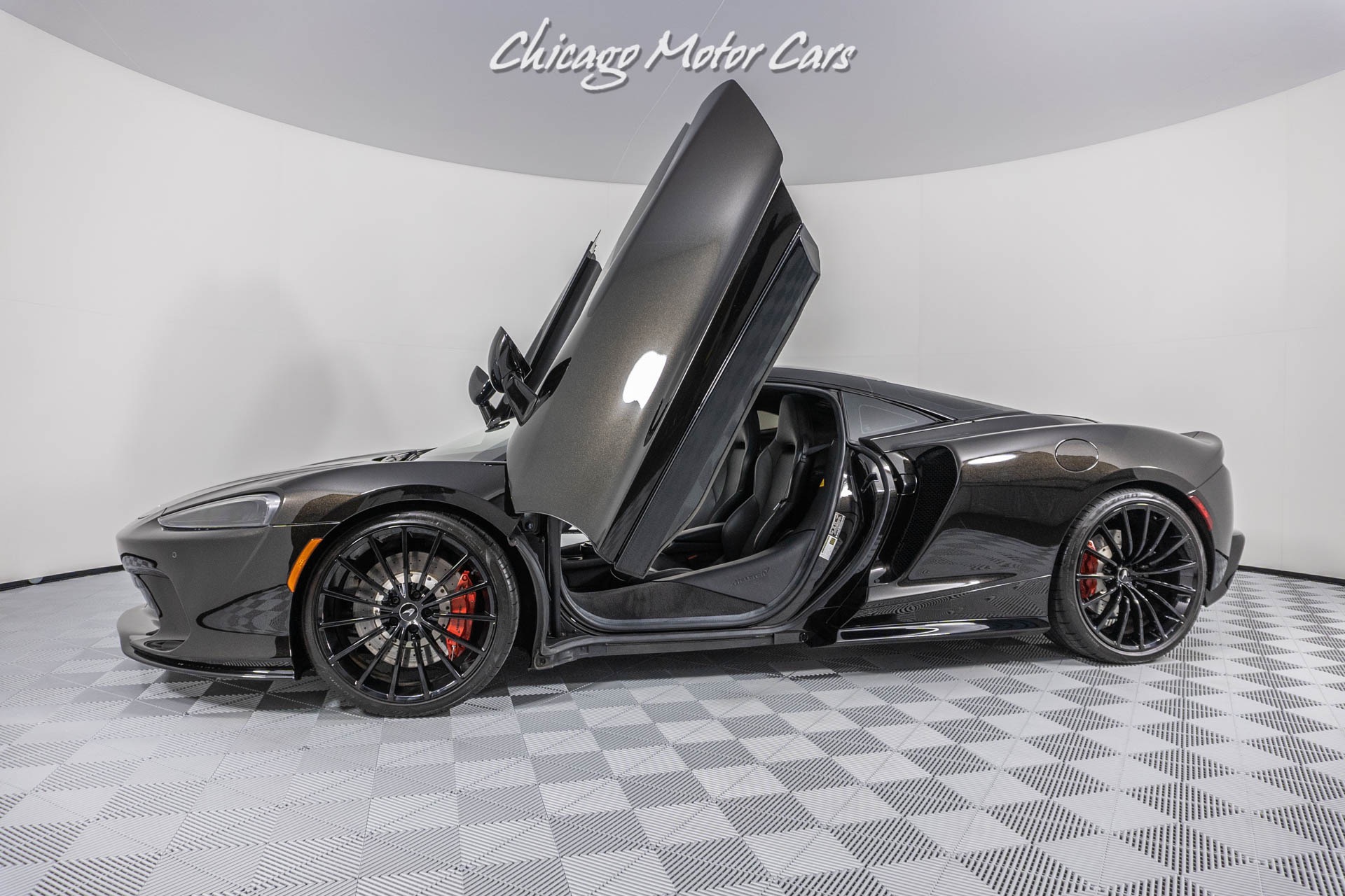 Used 2020 McLaren GT Premium Pack Sports Exhaust P22 luxe ONLY 3k Miles for sale Sold at Chicago Motor Cars in West Chicago IL 60185 1