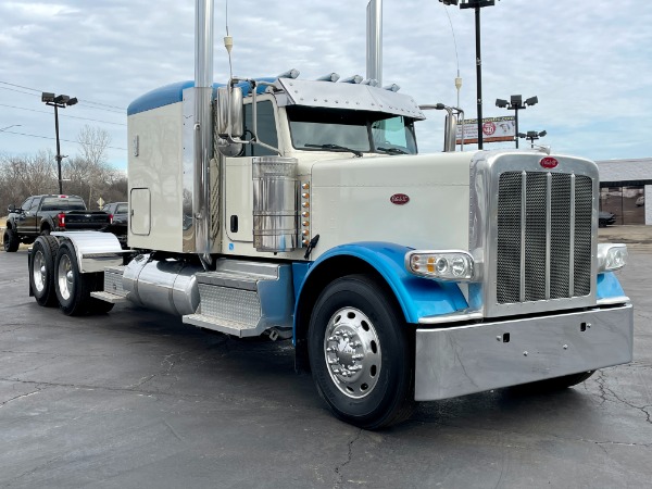 Used 2018 Peterbilt 389 Low Roof Sleeper - Cummins X15 - 565 HP - 18 Speed Manual for sale Sold at Chicago Motor Cars in West Chicago IL 60185 3