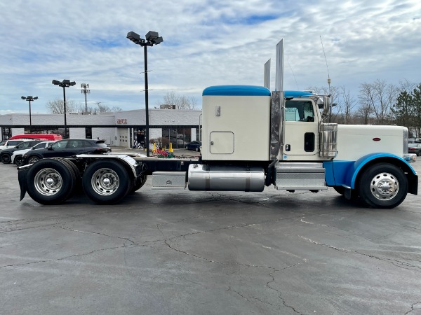 Used 2018 Peterbilt 389 Low Roof Sleeper - Cummins X15 - 565 HP - 18 Speed Manual for sale Sold at Chicago Motor Cars in West Chicago IL 60185 5