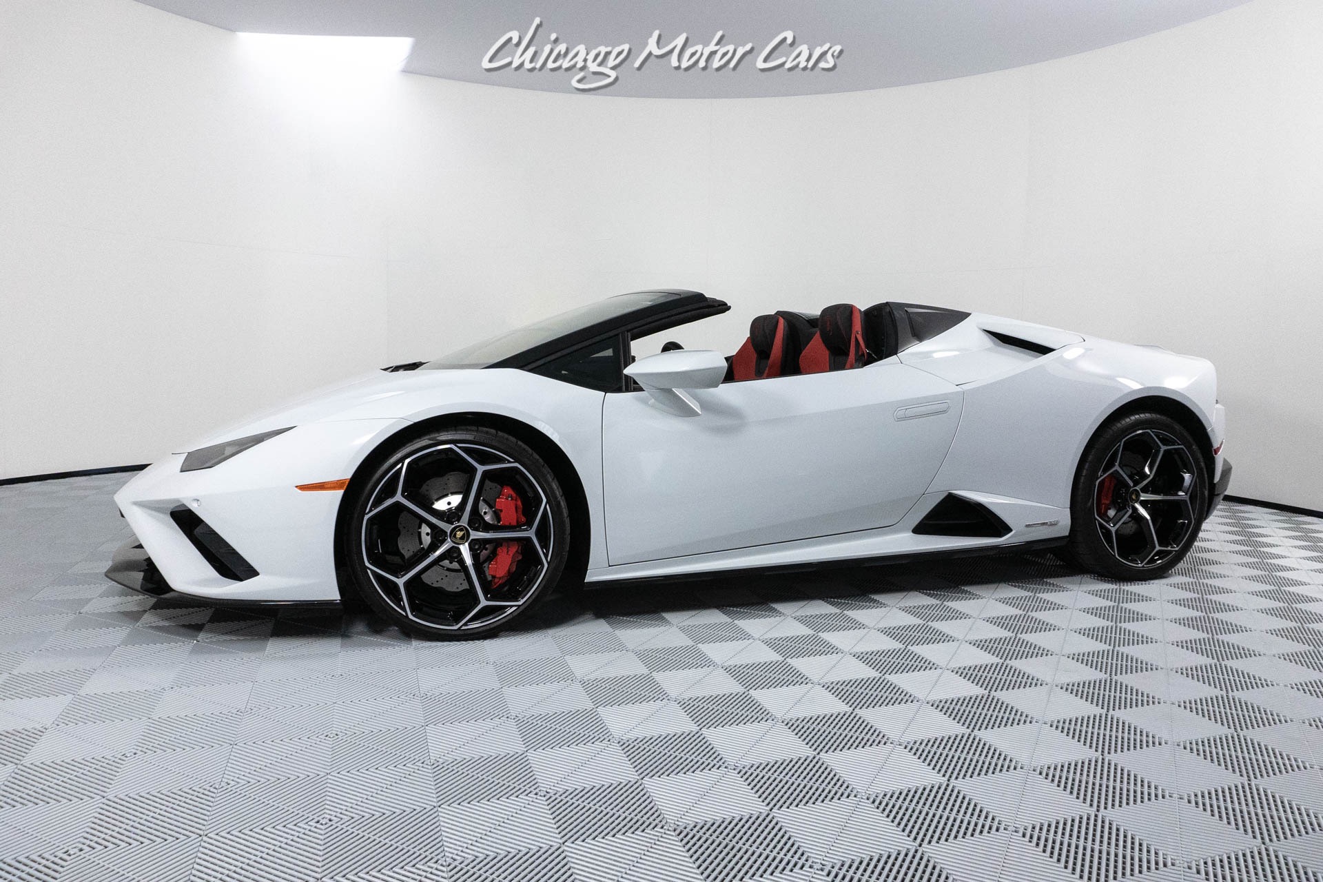 Used 2021 Lamborghini Huracan LP 610-2 EVO Spyder ONLY 900 Miles EXHAUST UPGRADE! MINT CONDITION for sale Sold at Chicago Motor Cars in West Chicago IL 60185 1