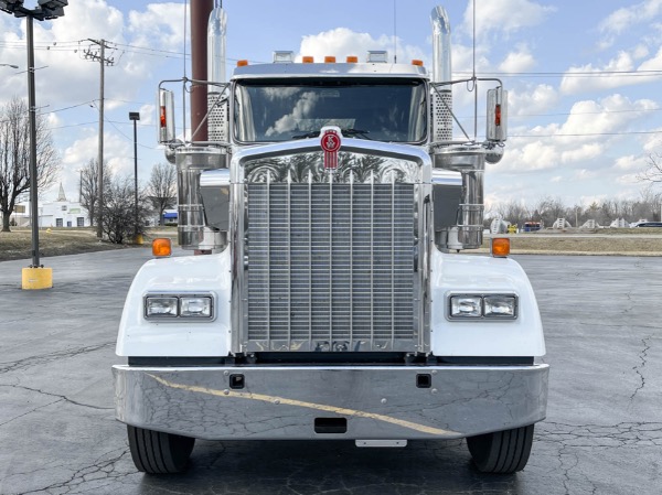 Used 2023 Kenworth W900L Day Cab - Cummins X15 565 HP - 18 Speed - Tri Axle - AS-NEW CONDITION! ONLY for sale Sold at Chicago Motor Cars in West Chicago IL 60185 2