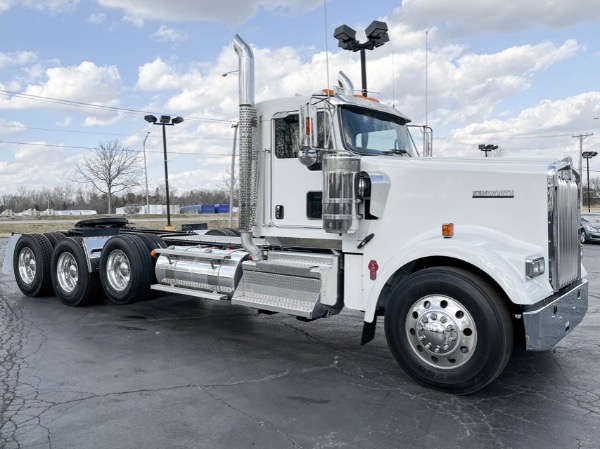 Used 2023 Kenworth W900L Day Cab - Cummins X15 565 HP - 18 Speed - Tri Axle - AS-NEW CONDITION! ONLY for sale Sold at Chicago Motor Cars in West Chicago IL 60185 3